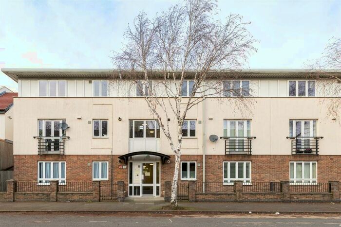2 Bedroom Apartment To Rent In A Wellington Road, London, E10