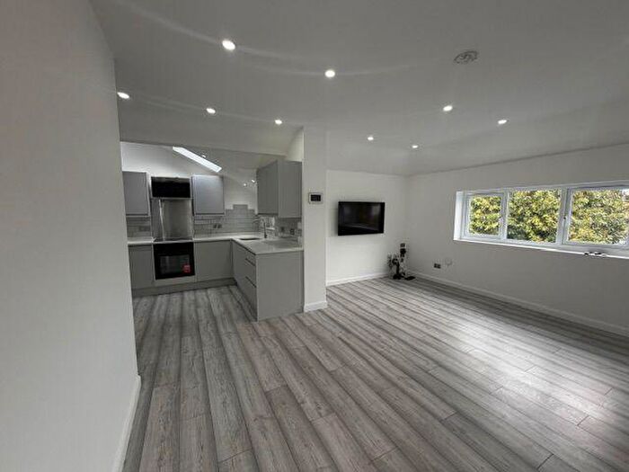 3 Bedroom Apartment For Sale In First Avenue, Enfield, London, Middlesex, EN1