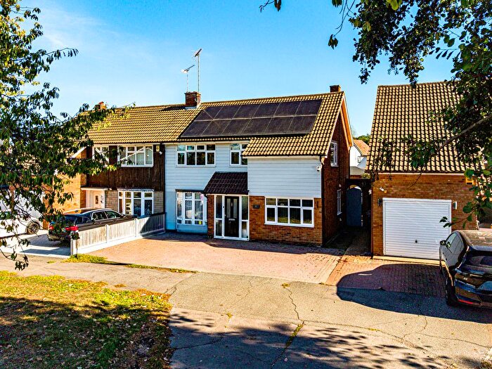 4 Bedroom Semi-Detached House For Sale In Sparrows Herne, Kingswood, SS16