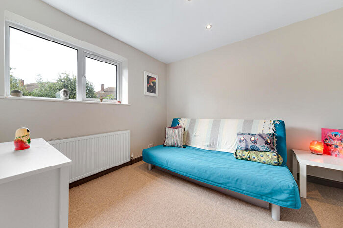 3 Bedroom End Of Terrace House For Sale In Goldingham Avenue, Loughton, IG10