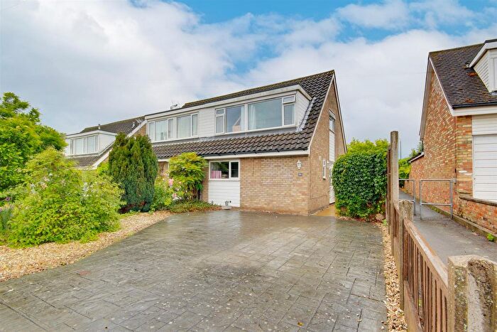 3 Bedroom Chalet For Sale In The Furlongs, Needingworth, PE27