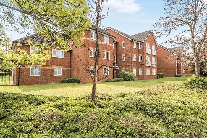 2 Bedroom Flat To Rent In Mildred Avenue, Bowling Court Mildred Avenue, WD18