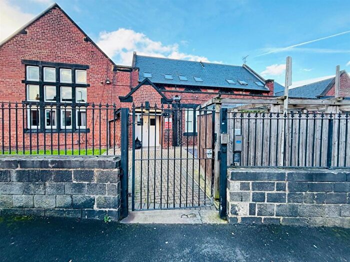 2 Bedroom Flat For Sale In Armley Lodge Road, Armley, Leeds, LS12