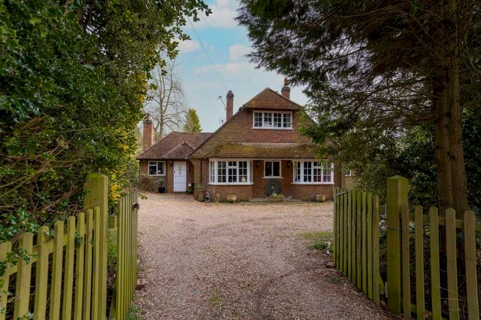 3 Bedroom Detached House For Sale In Cholesbury Road, Wigginton, Tring, HP23