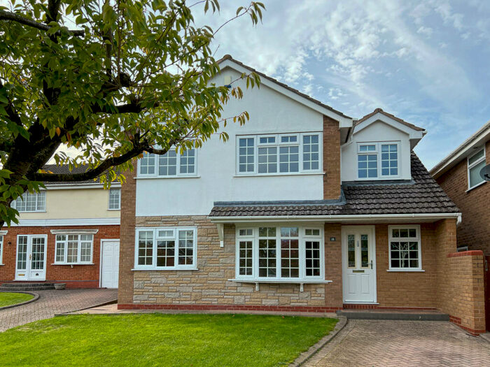 4 Bedroom Detached House To Rent In Shortland Close, Knowle, B93
