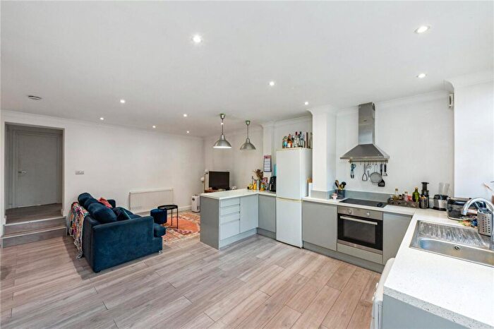 3 Bedroom Apartment To Rent In Balmes Road, London, N1