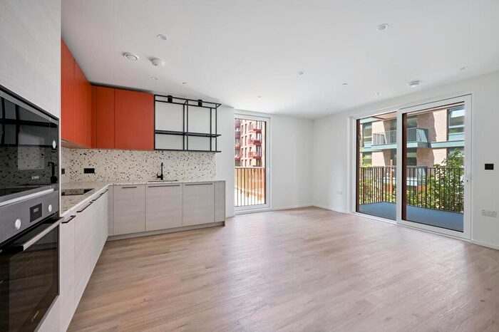 2 Bedroom Apartment To Rent In Iris House, Heron Wharf, London, E14