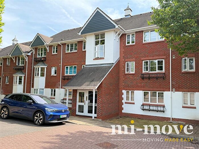 2 Bedroom Flat To Rent In Autumn Drive, Belmont, SM2