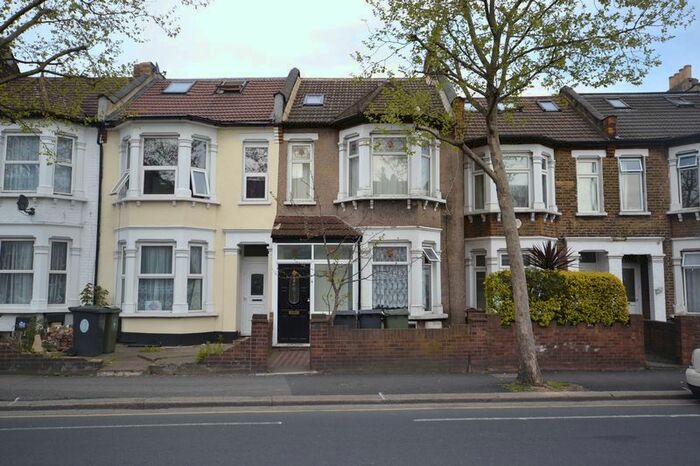 2 Bedroom Flat To Rent In Markhouse Road, London E17