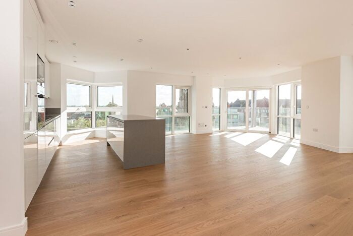 2 Bedroom Flat To Rent In Longfield Avenue, Ealing, W5