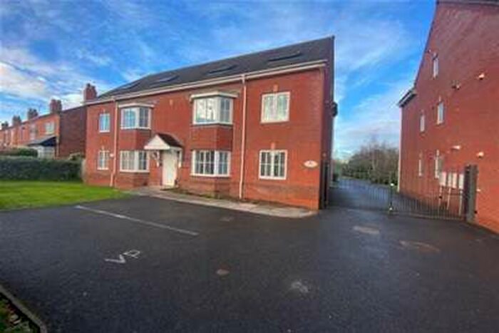 2 Bedroom Flat To Rent In Kings Court, Reddicap Heath Road, Sutton Coldfield. B75
