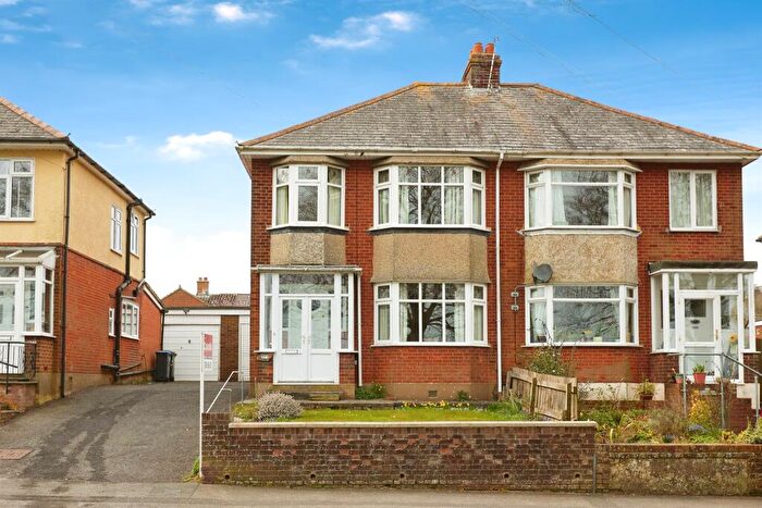 3 Bedroom Semi-Detached House For Sale In Devizes Road, Salisbury, SP2