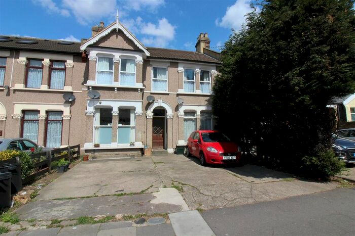 2 Bedroom Flat To Rent In Ashgrove Road, Ilford, IG3