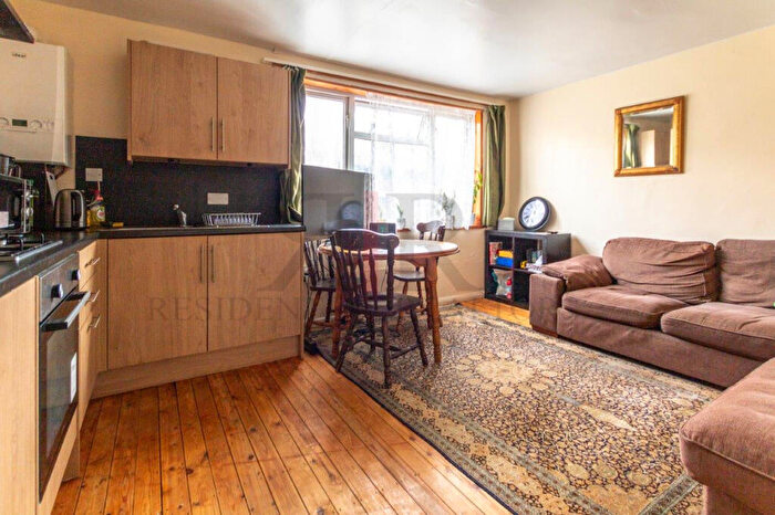 3 Bedroom Flat To Rent In Queens House, London, London, London, SE17