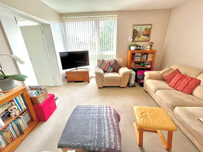 2 Bedroom Flat For Sale In Sea Avenue, Rustington, West Sussex, BN16