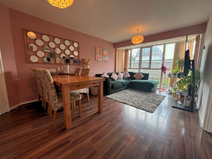 Studio To Rent In Forres House, Brentwood, CM14