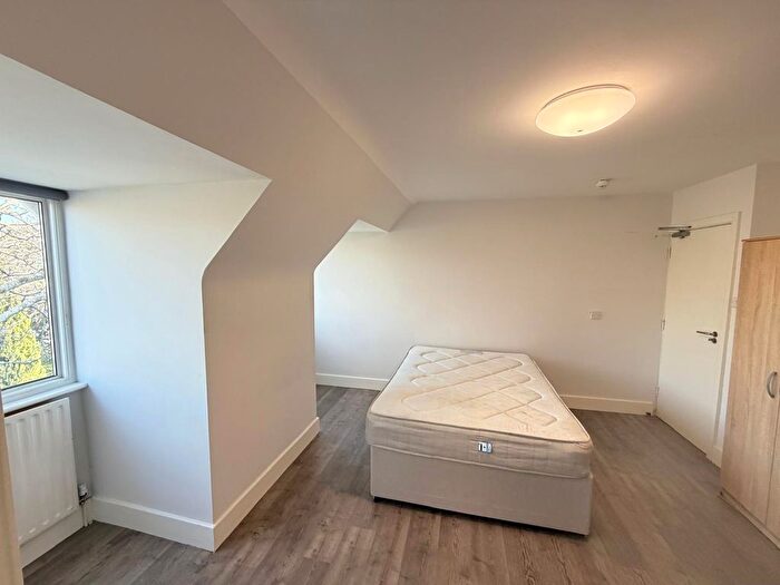 Studio To Rent In Woodcote Road, Sutton, SM6
