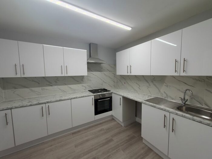 Studio To Rent In Divine Way, Hayes, UB3