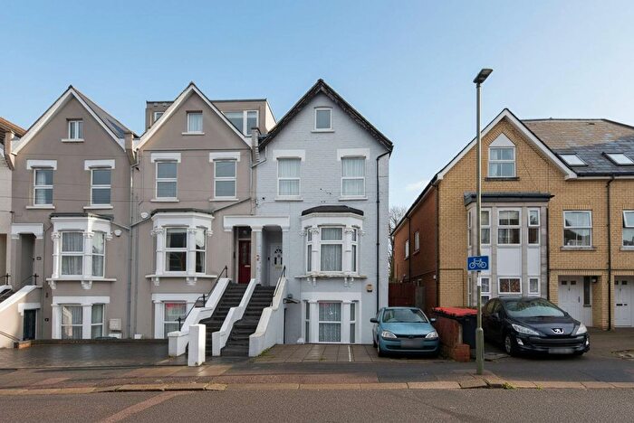 1 Bedroom Flat For Sale In Beaconsfield Road, Friern Barnet, London, N11