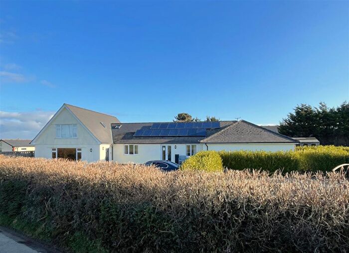 4 Bedroom Detached Bungalow For Sale In Lanteglos Highway, Lanteglos, PL23