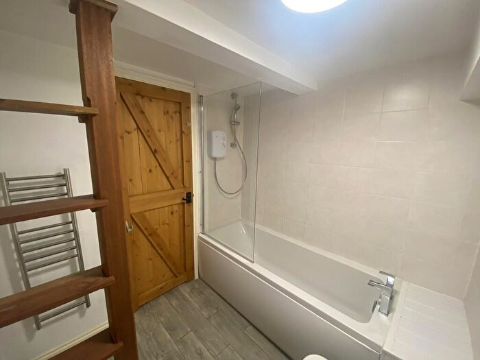 1 Bedroom Flat To Rent In High Street, Amesbury, SP4