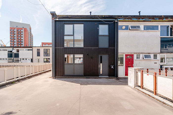 3 Bedroom Flat For Sale In St Catherine's Place, Bedminster, Bristol, BS3