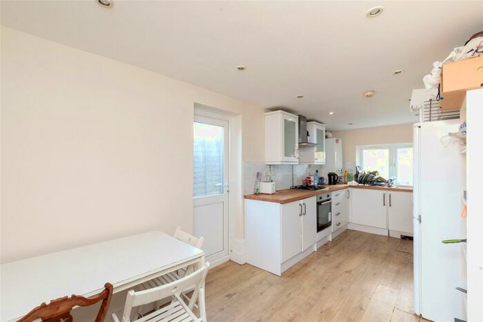 4 Bedroom Semi-Detached House To Rent In Swaton Road, Canary Wharf, E3