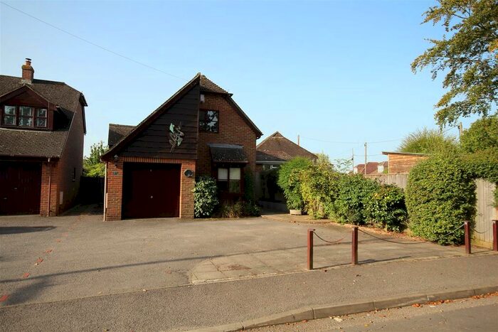 3 Bedroom Detached House To Rent In North Street, Pennington, Lymington, SO41