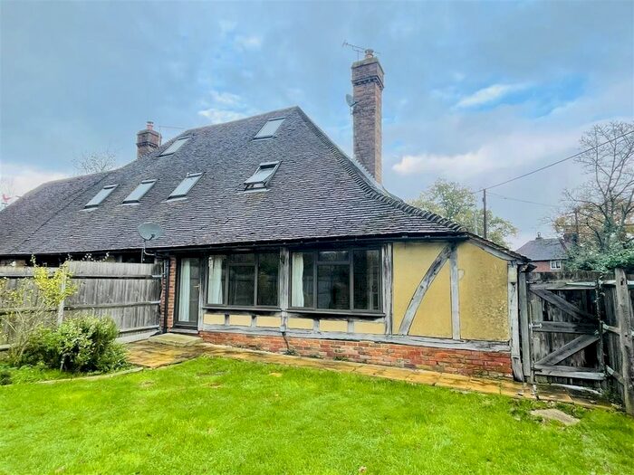 2 Bedroom Bungalow To Rent In Headcorn Road, Biddenden, Ashford, TN27