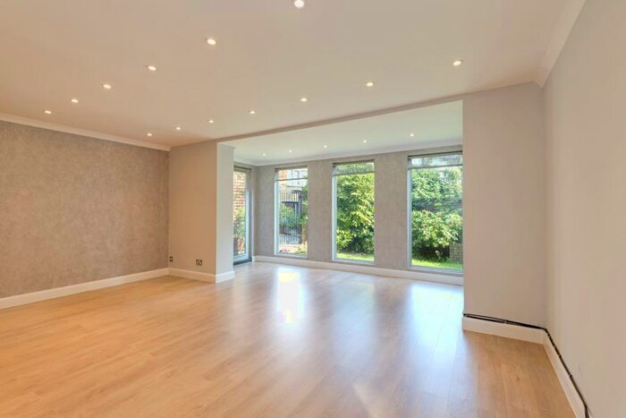 5 Bedroom Town House To Rent In Meadowbank, Primrose Hill, NW3