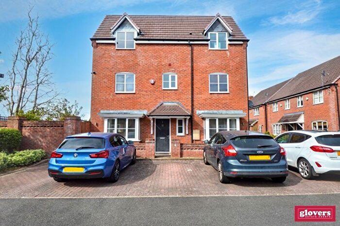4 Bedroom Semi Detached House For Sale In Leveret Drive, Kings Heath, Birmingham, B14