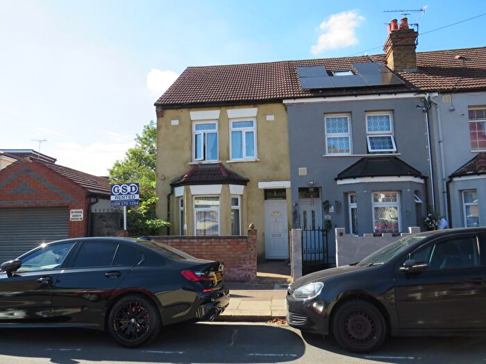 3 Bedroom End Of Terrace House For Sale In Clifton Road, Southall, UB2