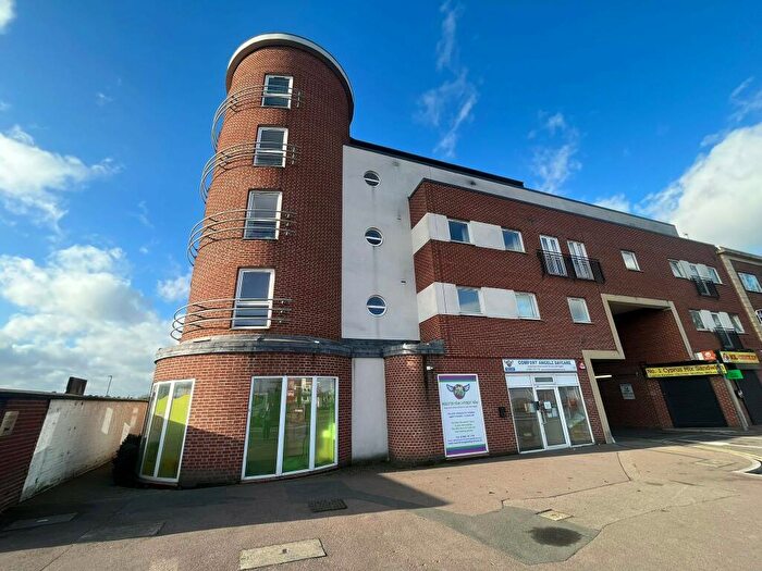 2 Bedroom Flat To Rent In Turnpike Court, EN8