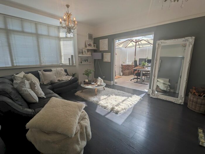 2 Bedroom Flat To Rent In Dudley Park Road, Acocks Green, Birmingham, B27