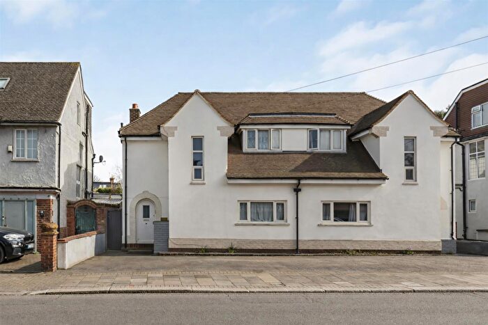 2 Bedroom Flat To Rent In Clifford Avenue, East Sheen, London, SW14