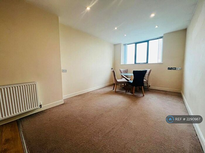 2 Bedroom Flat To Rent In Richardshaw Lane, Pudsey, LS28