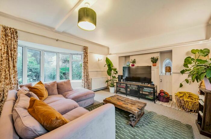 2 Bedroom Cottage To Rent In Church Road, Caversham, RG4