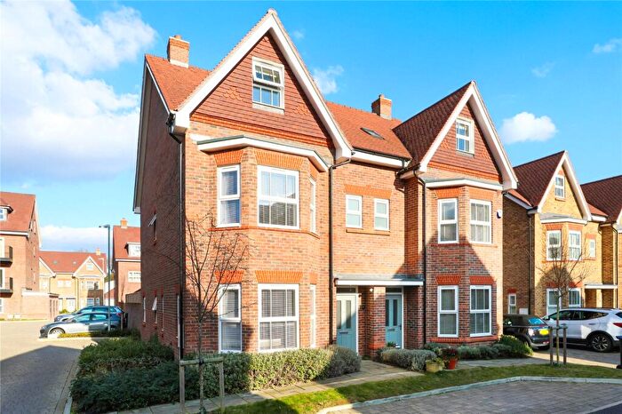 4 Bedroom Semi-Detached House For Sale In Albright Gardens, Walton-On-Thames, KT12