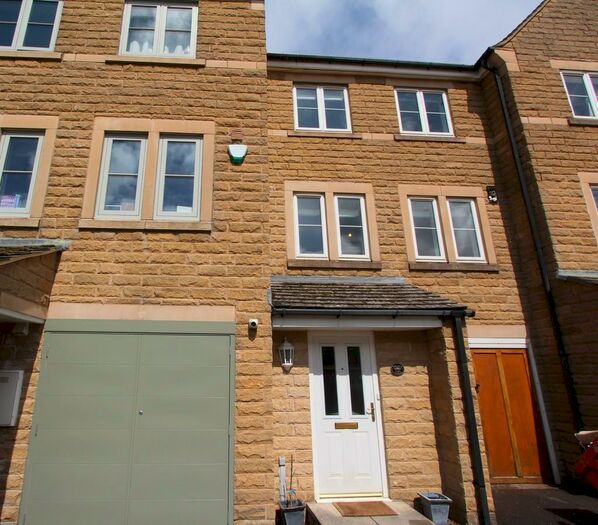 3 Bedroom Town House To Rent In Holyrood Avenue, Sheffield, S10