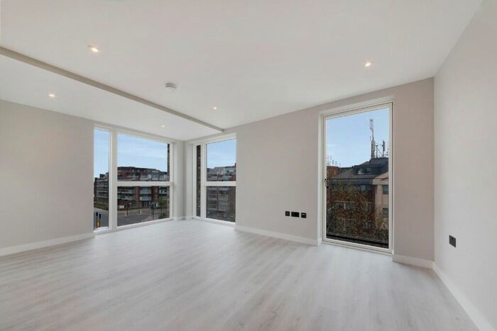 4 Bedroom Flat To Rent In Broxtowe Drive, Mansfield, Nottinghamshire, NG18