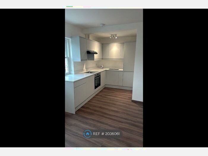 3 Bedroom Flat To Rent In Easton Street, High Wycombe, HP11