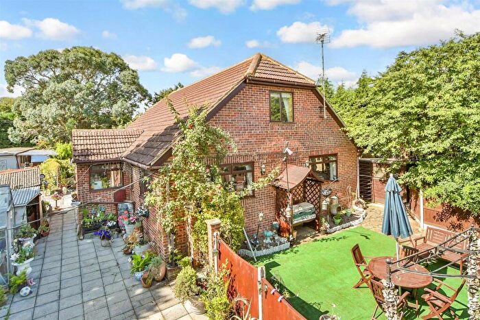 3 Bedroom Chalet For Sale In Bell Farm Lane, Minster-On-Sea, Sheerness, Kent, ME12