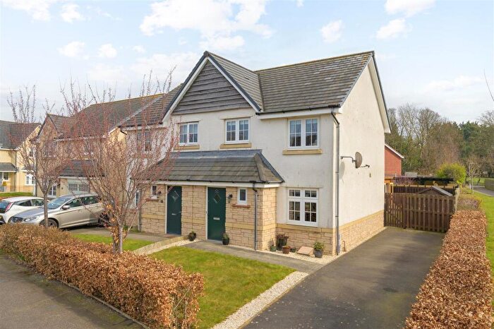 3 Bedroom Semi-Detached House For Sale In Middlebank Rise, Dunfermline, KY11