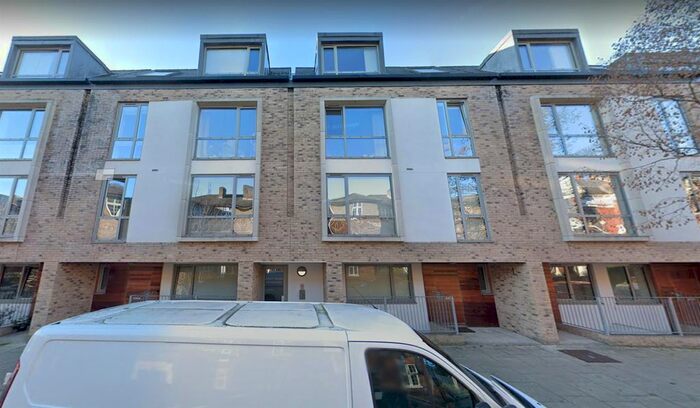 2 Bedroom Flat To Rent In Liberty Street, London, SW9