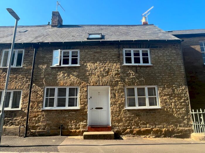 3 Bedroom Property To Rent In Abbey Street, Crewkerne, TA18