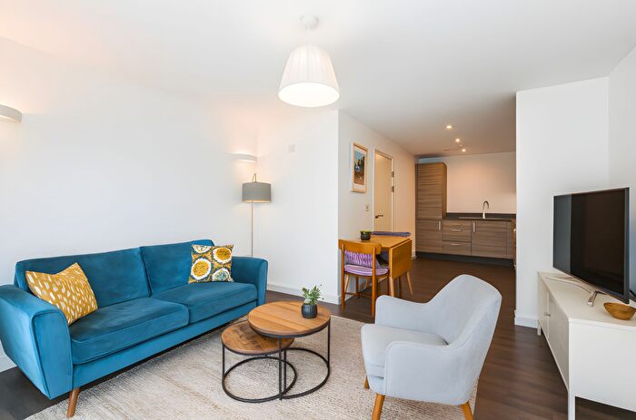 1 Bedroom Apartment For Sale In Dance Square, London, EC1V