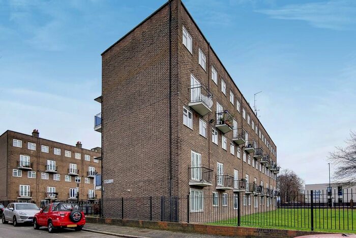 2 Bedroom Flat To Rent In Kent Court, Kent Street, Haggerston, London, E2