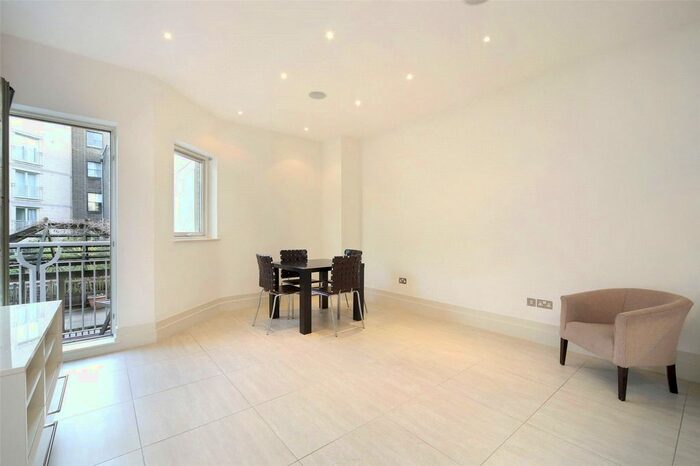2 Bedroom Flat To Rent In Kensington Gardens Square, Bayswater, W2