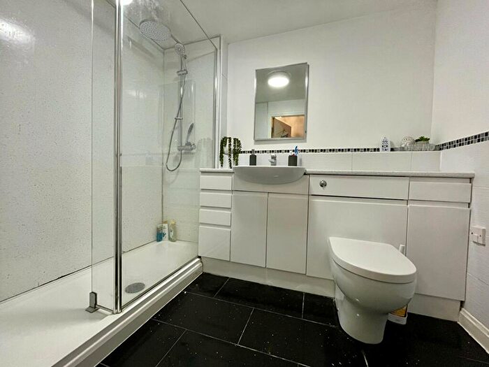 2 Bedroom Apartment For Sale In Tenby Grove, Kingsmead, Milton Keynes, MK4