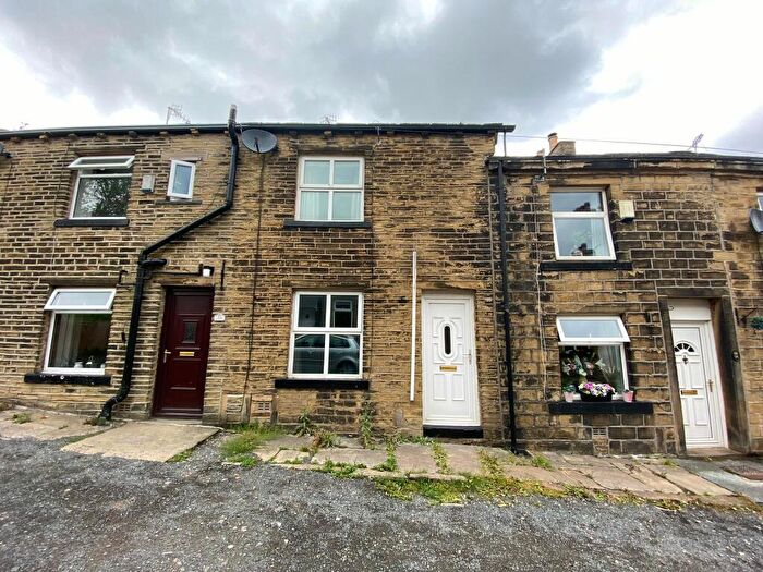 3 Bedroom House To Rent In Victoria Street, Wilsden, Bradford, West Yorkshire, BD15